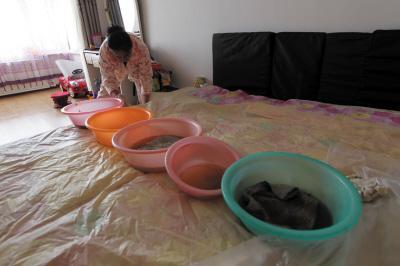 汝州楼上漏水，住户失联，小区没物管，业主维权难！律师来支招……